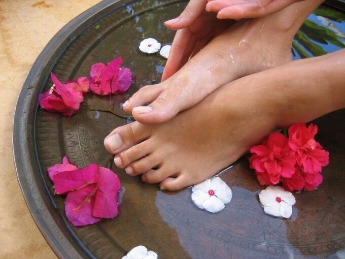Apple cider vinegar bath for toenail fungus